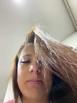 Snapshot of Pretty__Milf chatting on 03.17.26 Pretty Milf online show from 03.17.26