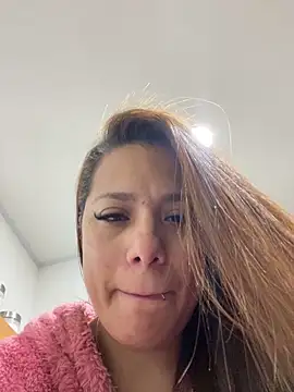 Snapshot of Pretty__Milf chatting on 03.18.26 Pretty Milf online show from 03.18.26