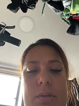 Snapshot of Pretty__Milf chatting on 03.22.26 Pretty Milf online show from 03.22.26