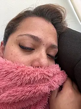 Snapshot of Pretty__Milf chatting on 04.01.26 Pretty Milf online show from 04.01.26