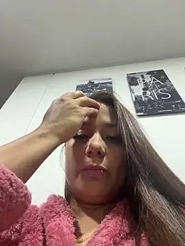 Snapshot of Pretty__Milf chatting on 04.04.26 Pretty Milf online show from 04.04.26