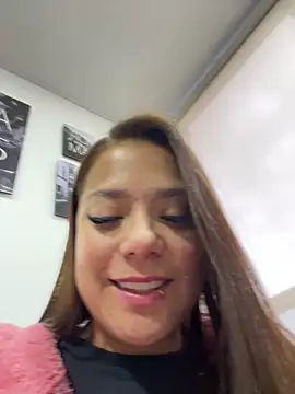 Snapshot of Pretty__Milf chatting on 04.05.26 Pretty Milf online show from 04.05.26