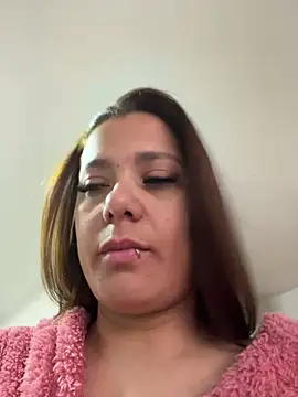 Snapshot of Pretty__Milf chatting on 04.11.26 Pretty Milf online show from 04.11.26