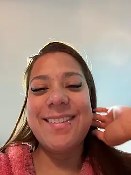 Snapshot of Pretty__Milf chatting on 04.12.26 Pretty Milf online show from 04.12.26