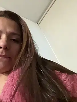 Snapshot of Pretty__Milf chatting on 04.15.26 Pretty Milf online show from 04.15.26