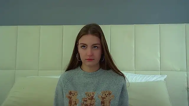 Snapshot of SofiaSarvain chatting on 02.04.26 SofiaSarvain online show from 02.04.26