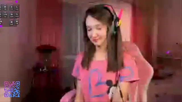 Snapshot of MarcelaBlas chatting on 04.24.26 MarcelaBlas online show from 04.24.26