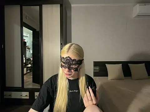 Snapshot of Polly_Skil chatting on 02.18.26 Polly Skil online show from 02.18.26