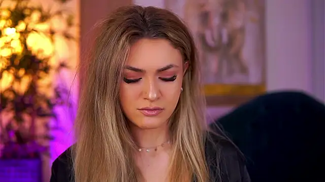 NayaQuinn online show from 02.08.26