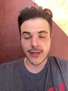 Snapshot of Derekmars chatting on 04.05.26 Derekmars online show from 04.05.26