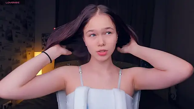 Snapshot of OwlLynn chatting on 01.16.26 OwlLynn online show from 01.16.26