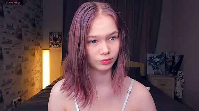 Snapshot of OwlLynn chatting on 01.17.26 OwlLynn online show from 01.17.26