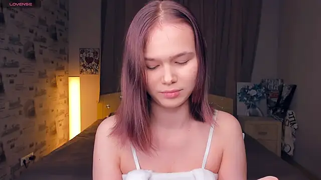 Snapshot of OwlLynn chatting on 01.18.26 OwlLynn online show from 01.18.26