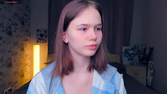 Snapshot of OwlLynn chatting on 02.02.26 OwlLynn online show from 02.02.26