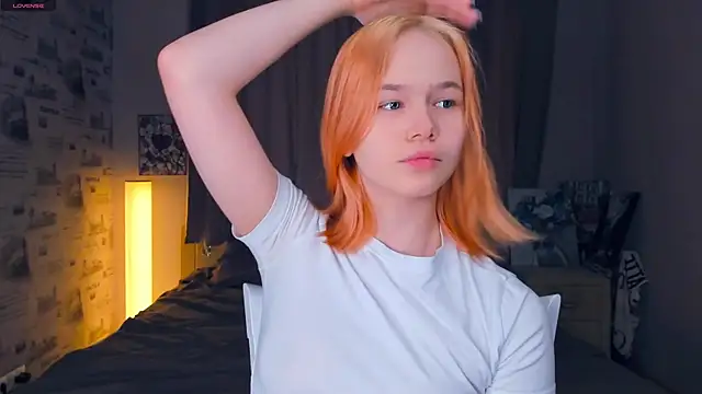 Snapshot of OwlLynn chatting on 02.08.26 OwlLynn online show from 02.08.26