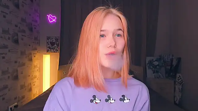 Snapshot of OwlLynn chatting on 02.19.26 OwlLynn online show from 02.19.26