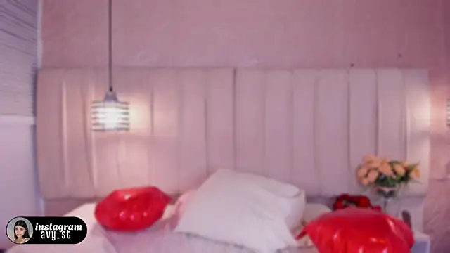 Snapshot of avy_st chatting on 02.15.26 avy st online show from 02.15.26