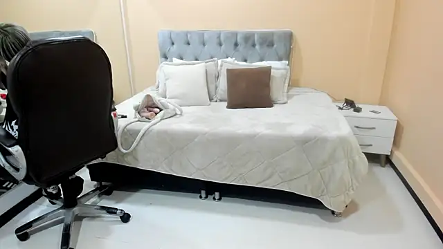 Bela Craxkerr online show from 03.15.26