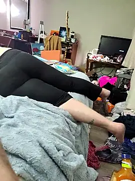 luvbug28 online show from 03.25.26