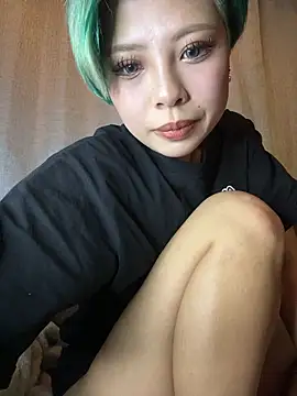 BADBITCHISAKI online show from 04.03.26