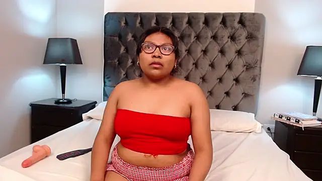 Snapshot of Kiri_Black_ chatting on 02.12.26 Kiri Black online show from 02.12.26