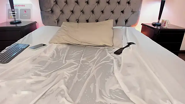 Kiri Black  online show from 03.27.26