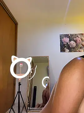 Snapshot of Your_HoneyXXX chatting on 02.13.26 Your HoneyXXX online show from 02.13.26