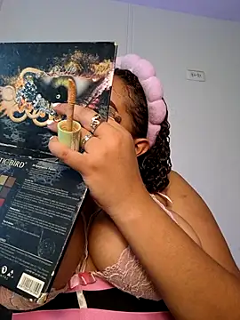 Snapshot of curly_girl_31 chatting on 02.13.26 curly girl 31 online show from 02.13.26