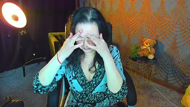 Snapshot of IrissMoon chatting on 05.11.26 IrissMoon online show from 05.11.26
