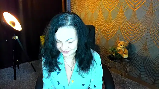 Snapshot of IrissMoon chatting on 05.22.26 IrissMoon online show from 05.22.26