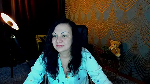 Snapshot of IrissMoon chatting on 05.31.26 IrissMoon online show from 05.31.26