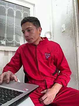 santiObrero online show from 04.18.26