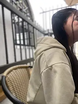 AuroraJohns Pink online show from 02.01.26