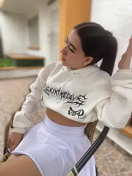 AuroraJohns Pink online show from 02.19.26