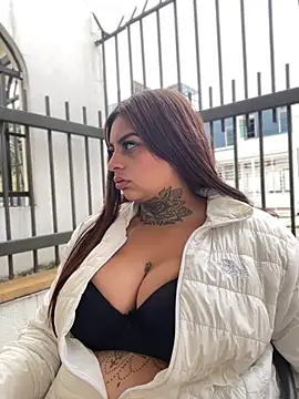 EmilyMoore Pink online show from 02.06.26