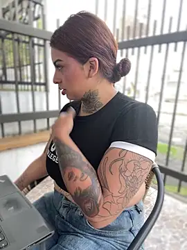 EmilyMoore Pink online show from 03.02.26