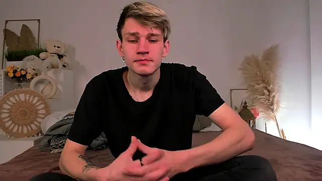 Snapshot of Volan_Starts chatting on 02.22.26 Volan Starts online show from 02.22.26