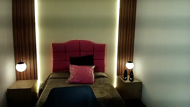 IvonneRoss  online show from 02.05.26