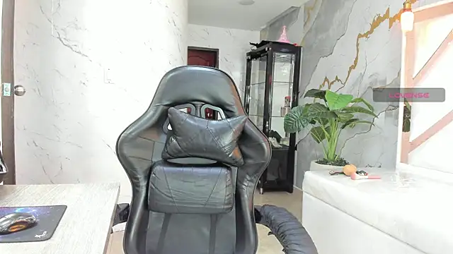 Qetsyah tf online show from 04.17.26