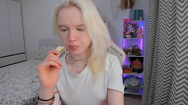 Mia WaterFall online show from 02.13.26