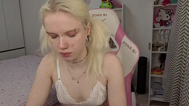 Snapshot of Mia_WaterFall chatting on 03.07.26 Mia WaterFall online show from 03.07.26