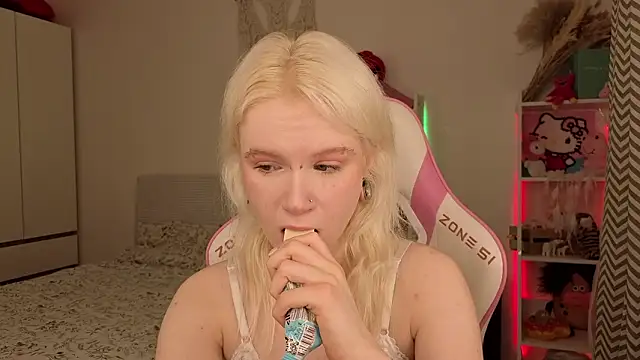 Snapshot of Mia_WaterFall chatting on 03.17.26 Mia WaterFall online show from 03.17.26