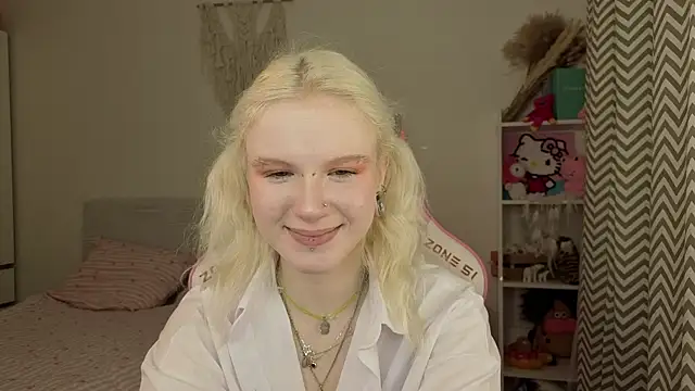Snapshot of Mia_WaterFall chatting on 03.25.26 Mia WaterFall online show from 03.25.26