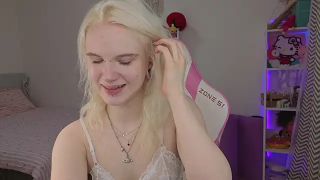 Snapshot of Mia_WaterFall chatting on 04.10.26 Mia WaterFall online show from 04.10.26