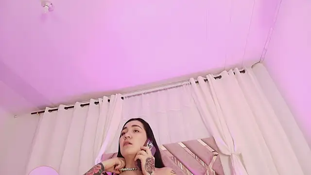 Snapshot of KathiaJenner chatting on 04.19.26 KathiaJenner online show from 04.19.26