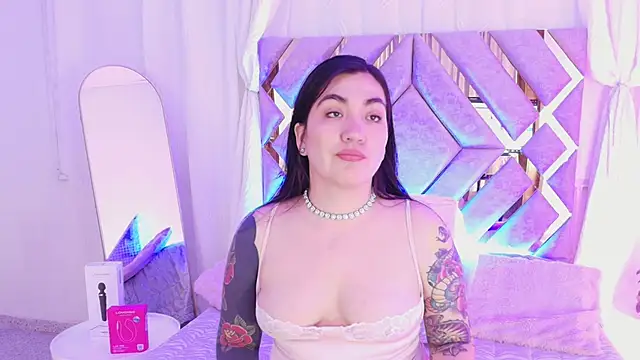 Snapshot of KathiaJenner chatting on 05.19.26 KathiaJenner online show from 05.19.26