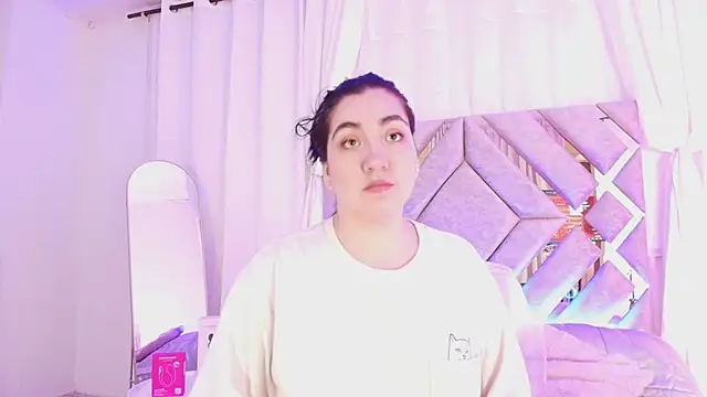 Snapshot of KathiaJenner chatting on 05.22.26 KathiaJenner online show from 05.22.26