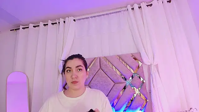 Snapshot of KathiaJenner chatting on 05.26.26 KathiaJenner online show from 05.26.26