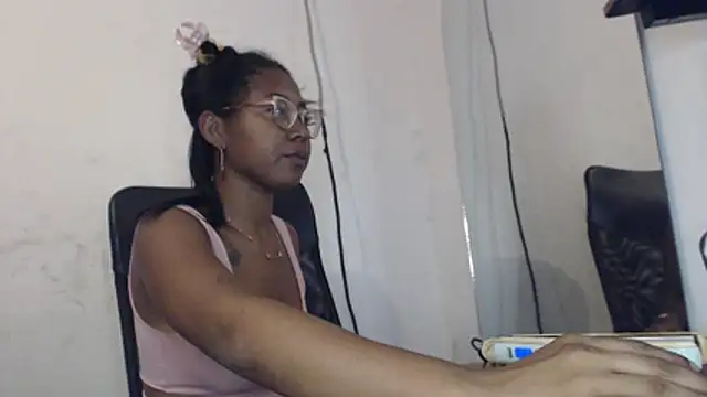 Snapshot of girl_sexy27 chatting on 02.13.26 girl sexy27 online show from 02.13.26