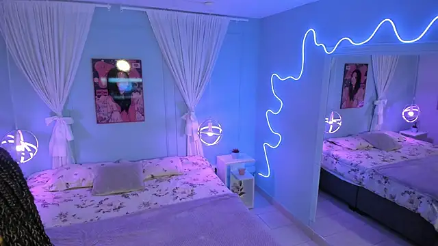 naomi campell online show from 03.10.26